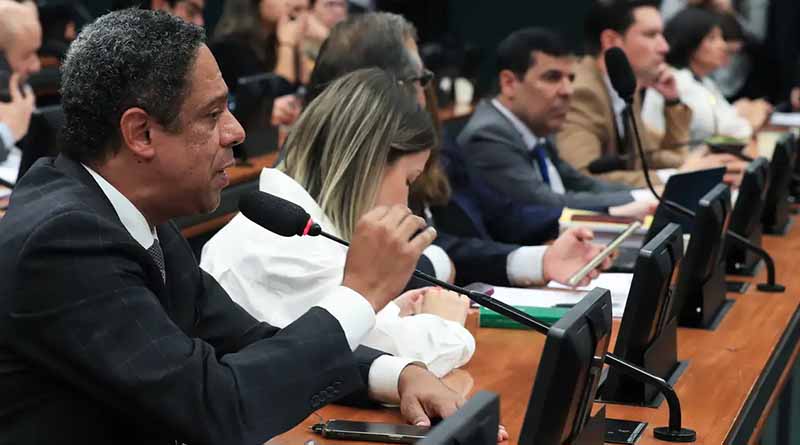 Projetos que limitam ação do STF avançam na Câmara dos Deputados