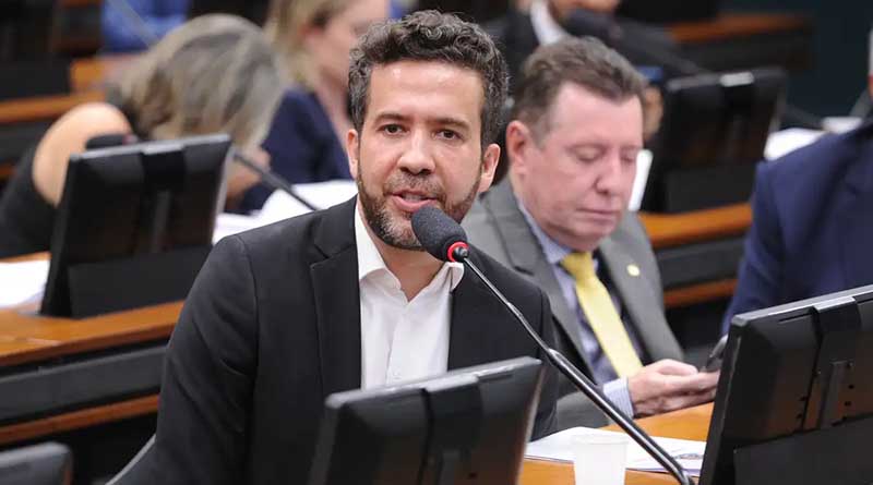 PF indicia deputado Janones por suspeita de esquema de “rachadinha”