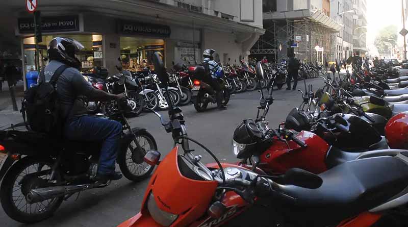 Mais da metade dos proprietários de motocicleta não tem habilitação