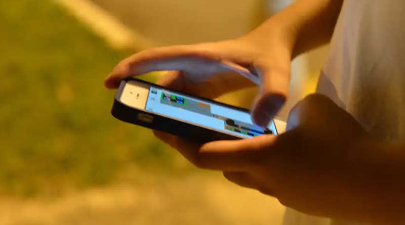 Oito em cada 10 adultos defendem a proibição de celulares em escolas