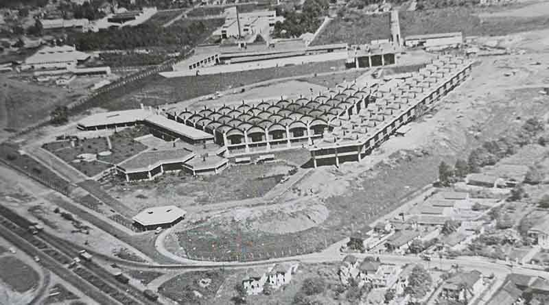 Foto aérea de 1959 onde retrata a antiga fábrica da Olivetti e hoje Shopping internacional.