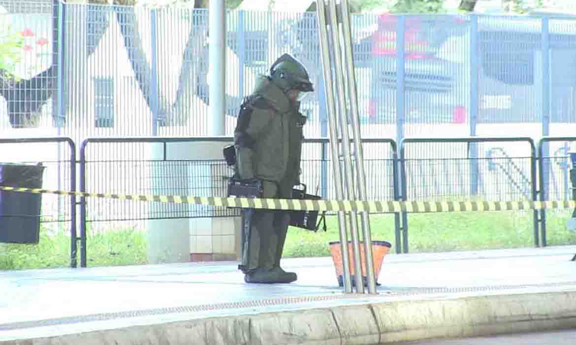 2 bombas são detonadas pelo GATE na estação Pinheiros do Metrô